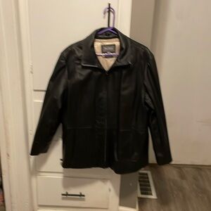 Wilson Leather Women’s Size 2X Black Leather Jacket 🧥 With Thinsulate liner.